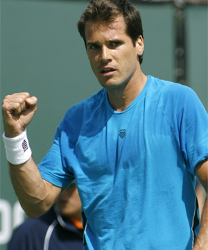Tommy Haas defeated Andy Roddick